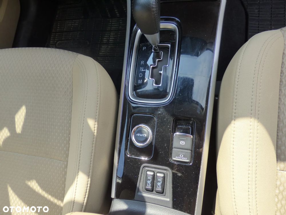 Mitsubishi Outlander - 25