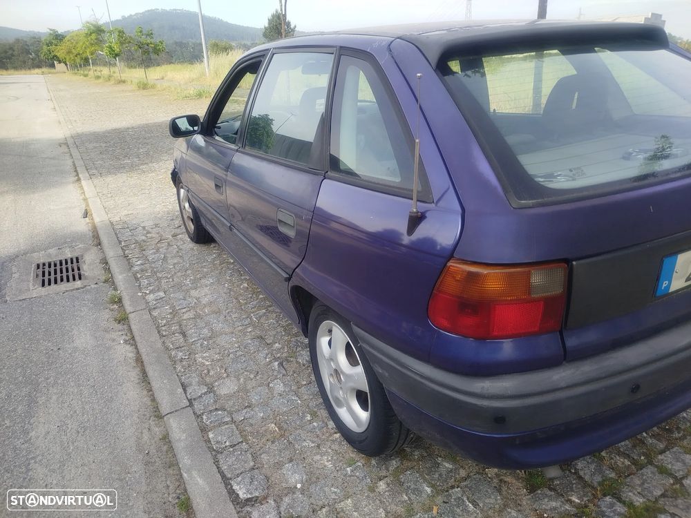 Opel Astra 1.7 TD GLS - 4