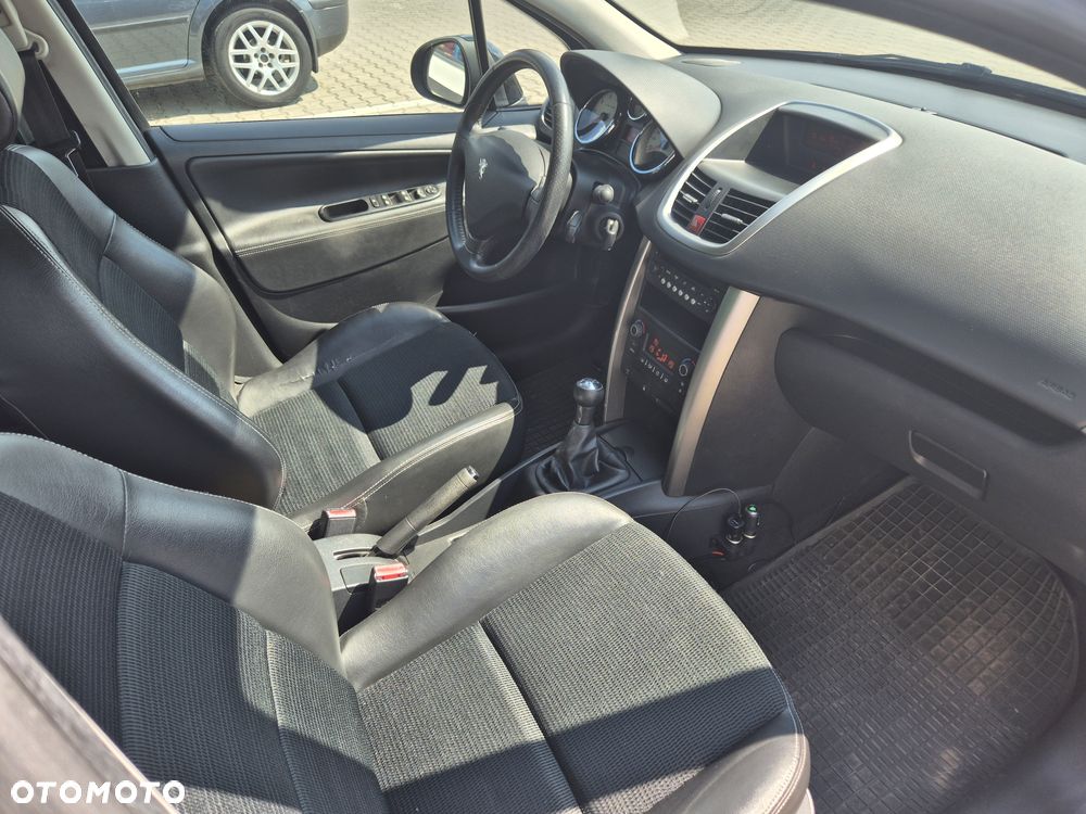 Peugeot 207 1.6 Premium - 9