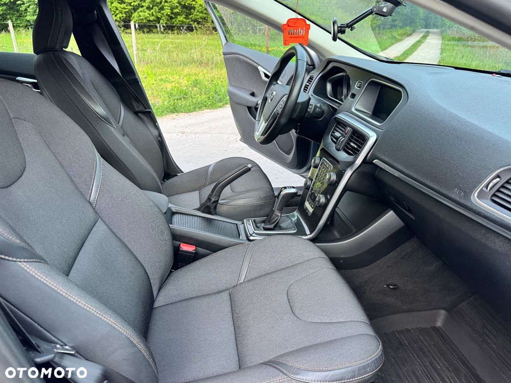 Volvo V40 D3 Momentum - 27