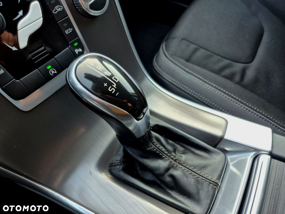 Volvo XC 60 D4 Geartronic Momentum - 16
