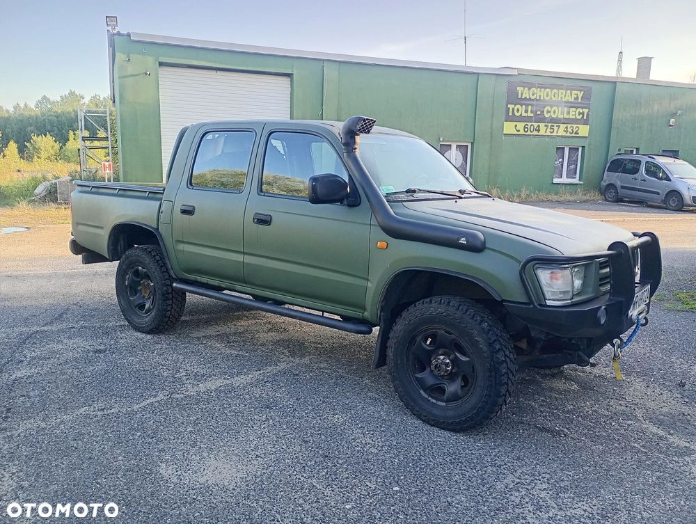 Toyota Hilux 4WD DLX - 1