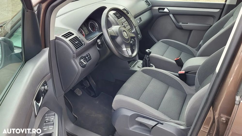 Volkswagen Touran - 5