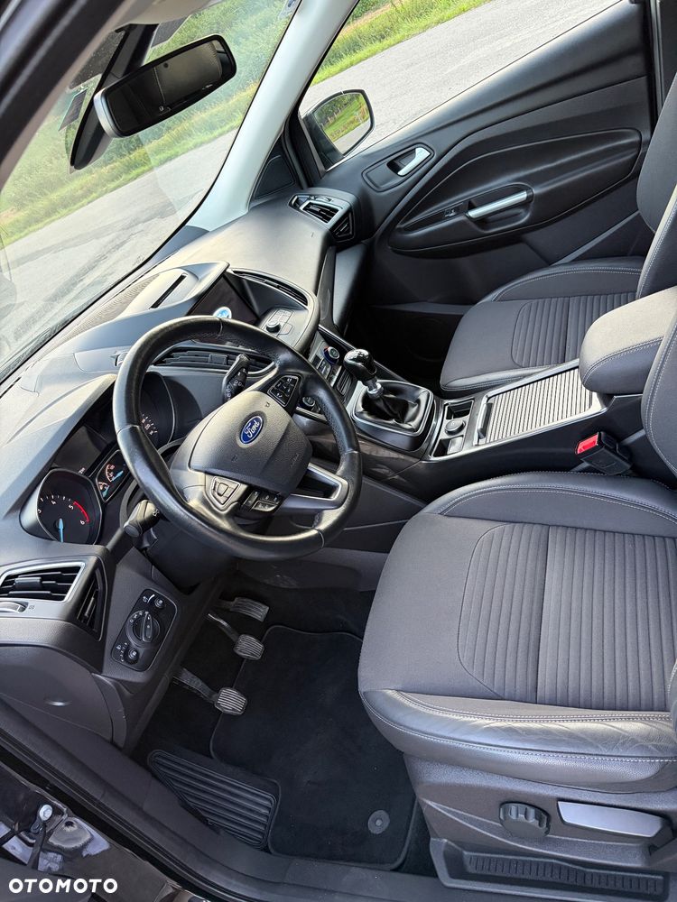 Ford Kuga 2.0 TDCi 2x4 Titanium - 22