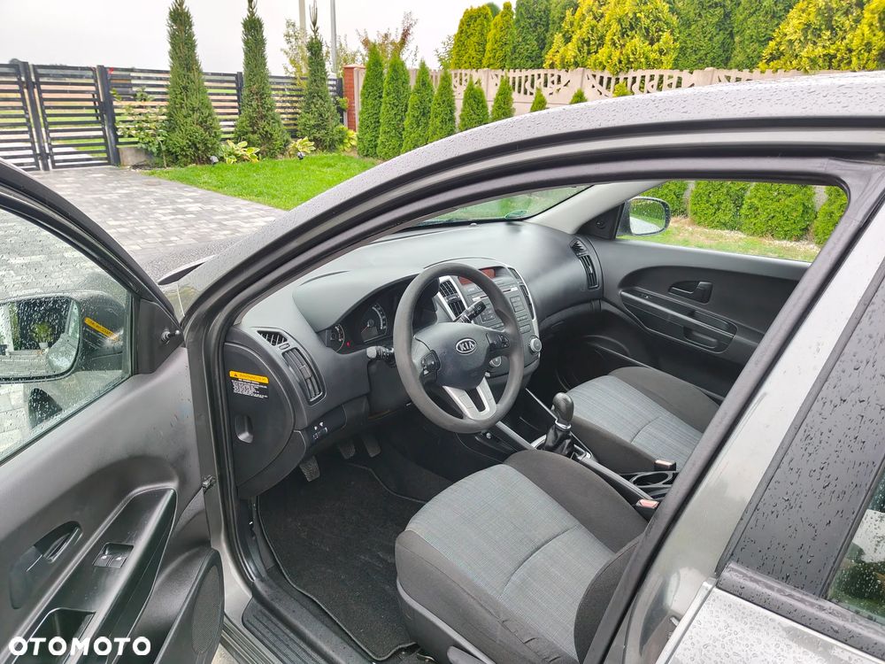 Kia Ceed - 10