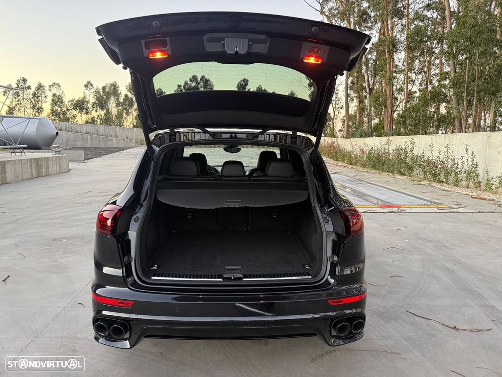 Porsche Cayenne GTS - 6