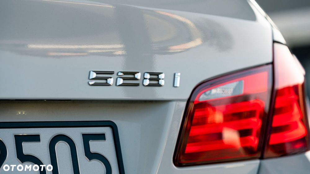 BMW Seria 5 528i - 16