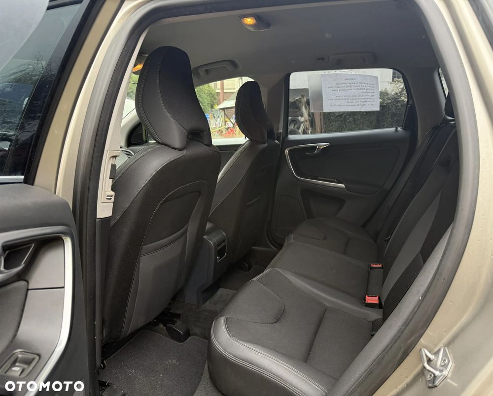 Volvo XC 60 D4 AWD Momentum - 8