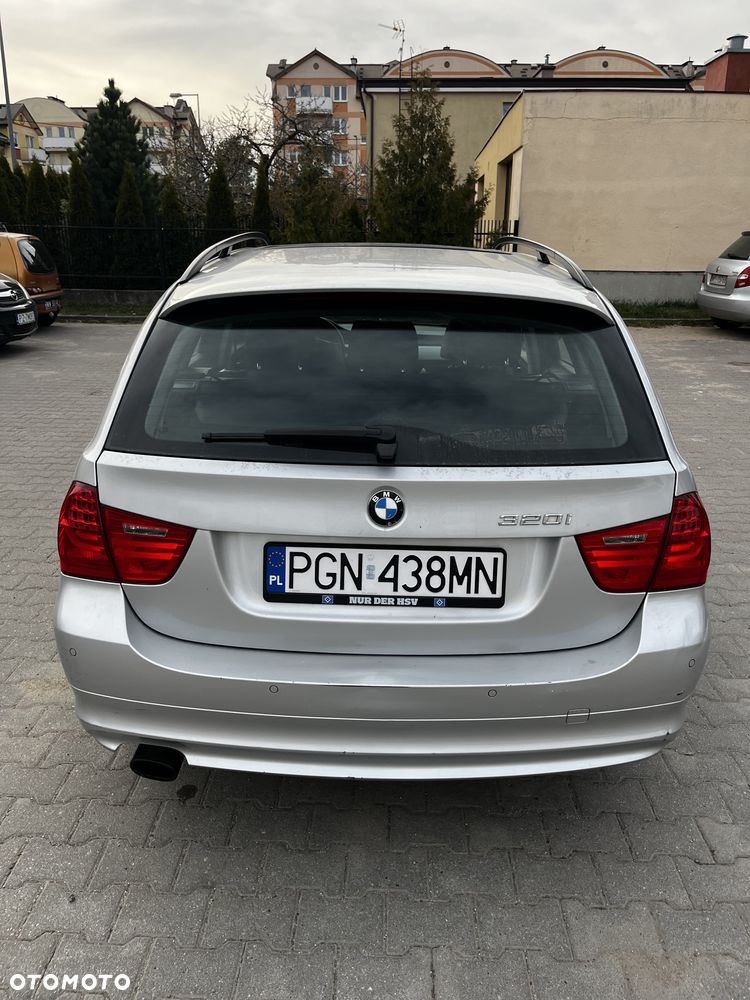 BMW Seria 3 320i - 6