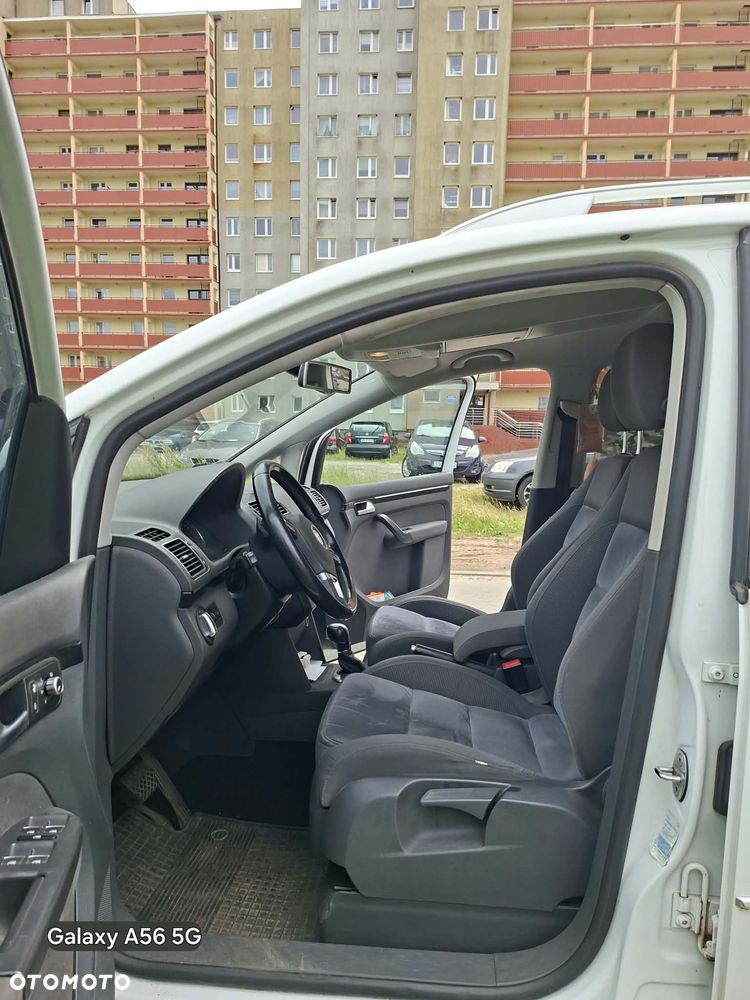 Volkswagen Touran 2.0 TDI DPF Cross DSG - 2