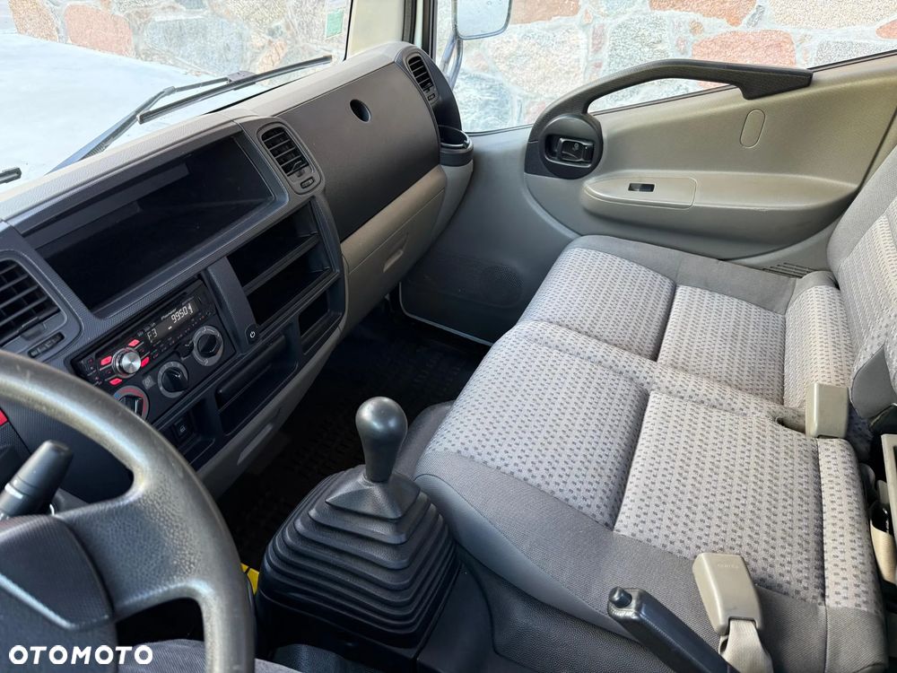 Nissan CABSTAR - 10
