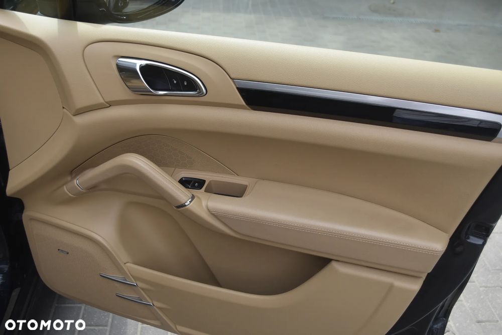 Porsche Cayenne S Diesel Platinum Edition - 22