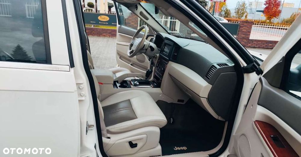 Jeep Grand Cherokee - 31