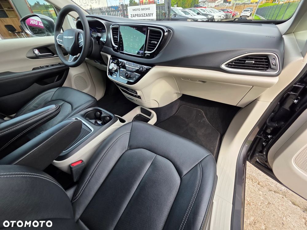 Chrysler Pacifica - 13