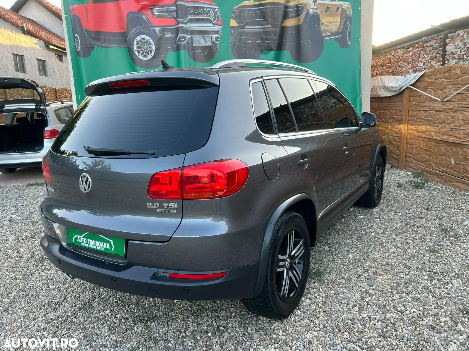Volkswagen Tiguan - 4