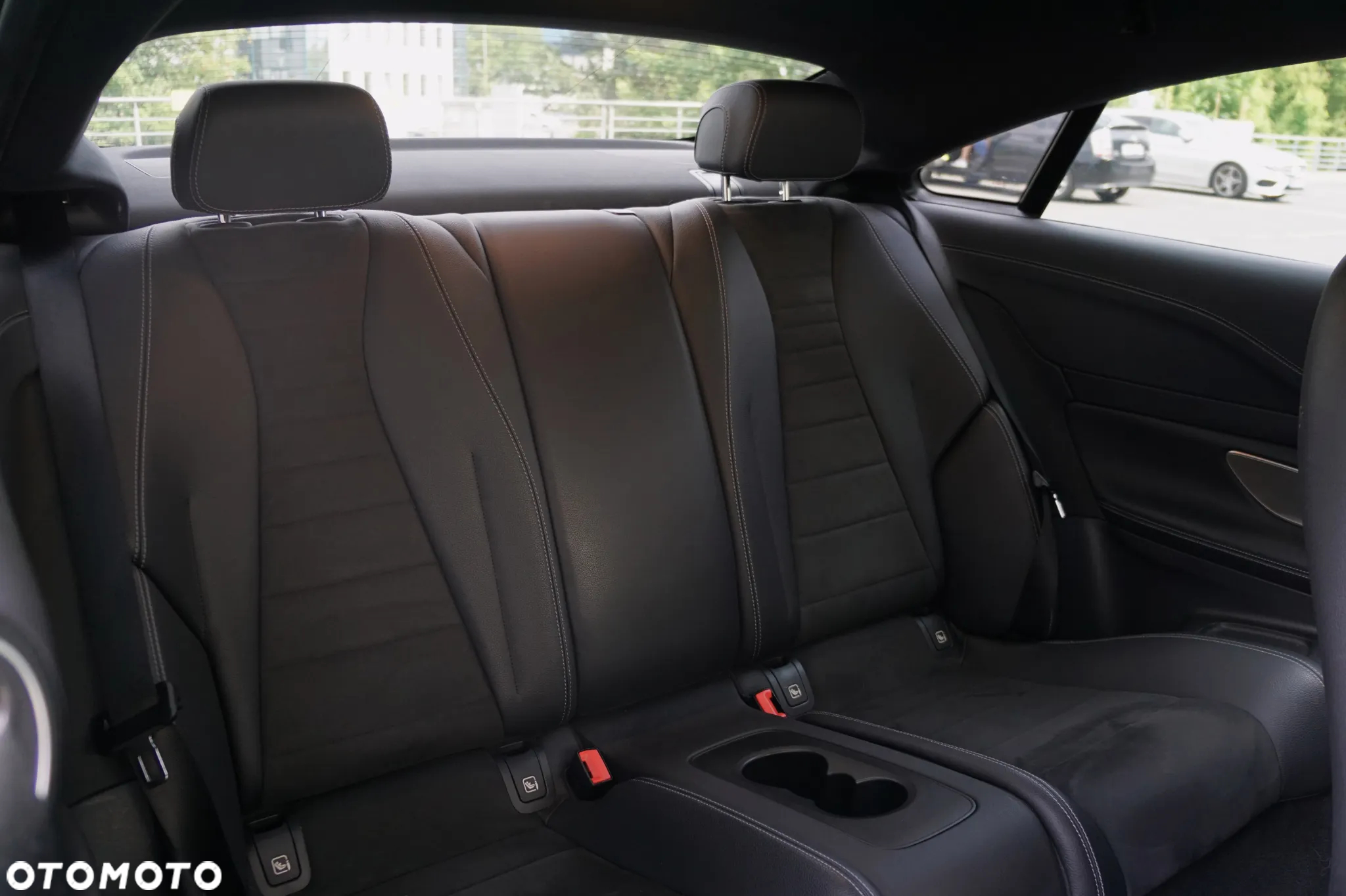 Mercedes-Benz Klasa E 300 Coupe 9G-TRONIC - 25