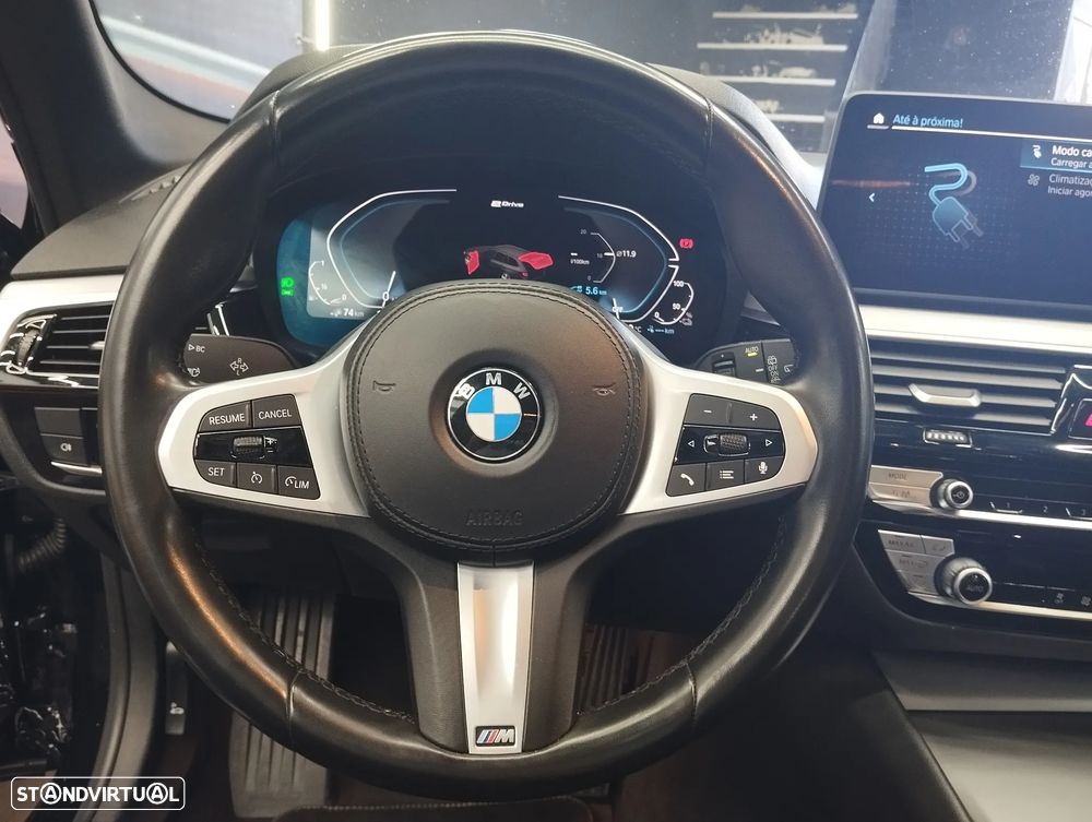 BMW 530 e - 24