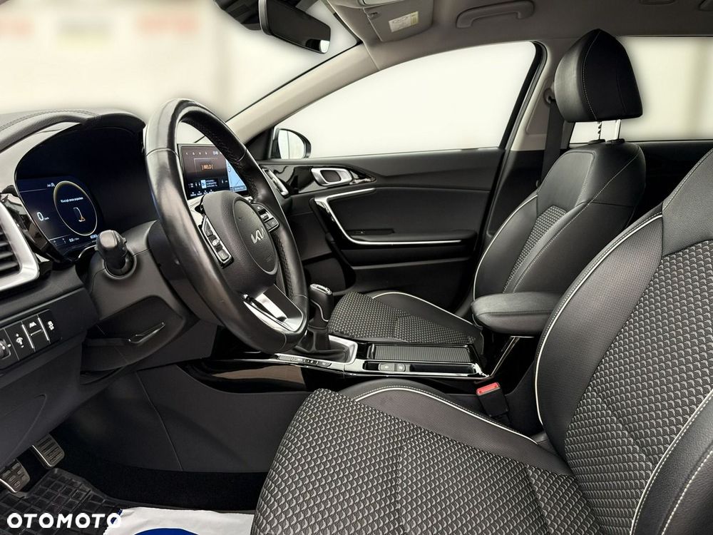 Kia Ceed - 13