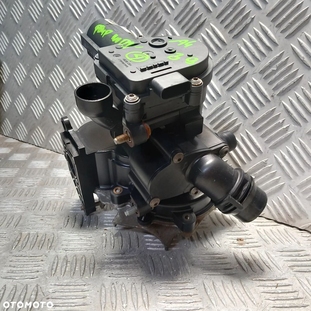 AUDI A4 B9 POMPA WODY OBUDOWA TERMOSTATU 06L121111H - 2