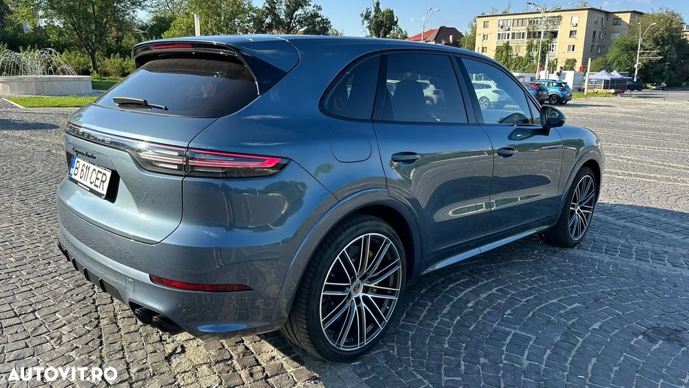 Porsche Cayenne - 4