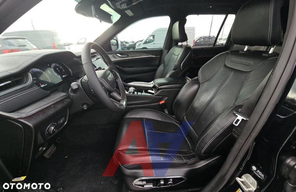 Jeep Grand Cherokee - 12