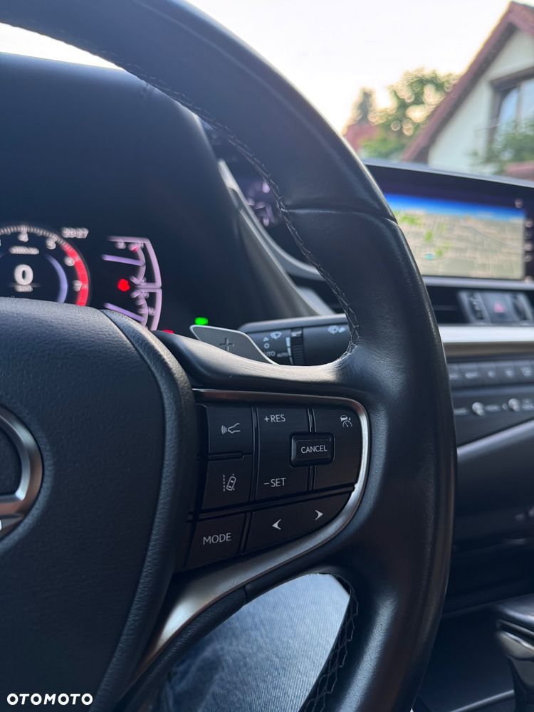 Lexus ES 300h Business Edition - 29