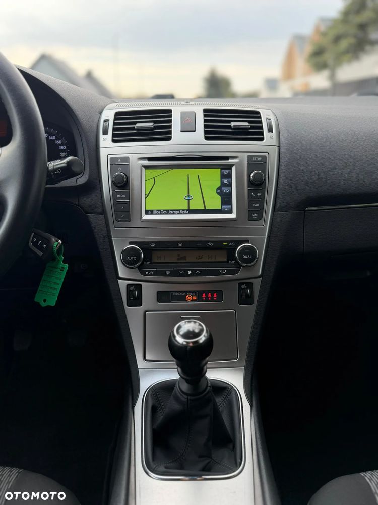 Toyota Avensis 1.8 Premium EU5 - 12
