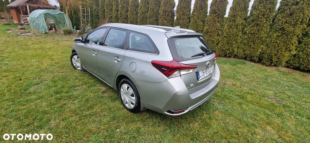 Toyota Auris 1.6 D-4D Premium - 2