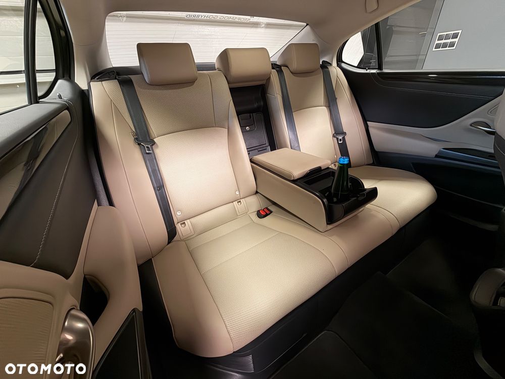 Lexus ES 300h Business Edition - 27