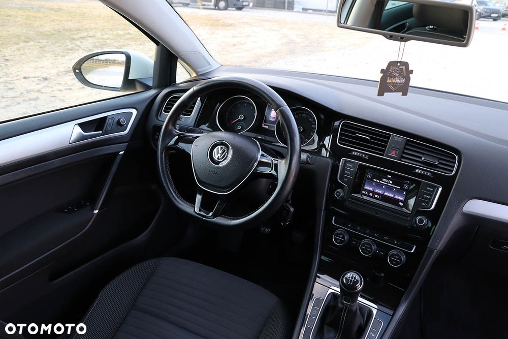 Volkswagen Golf - 24