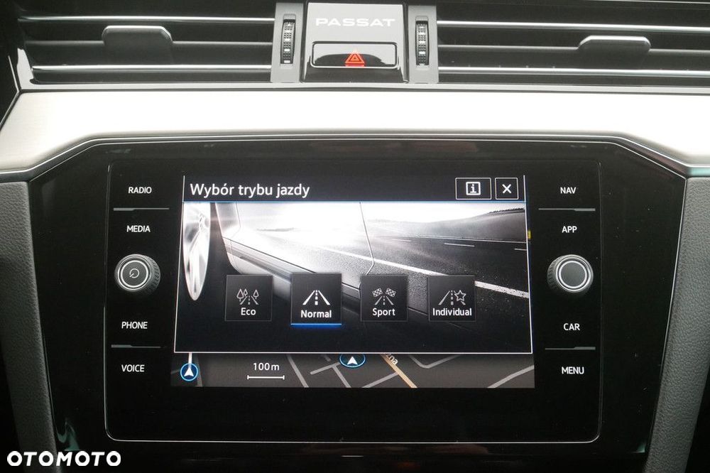 Volkswagen Passat Variant 2.0 TSI Elegance DSG - 24