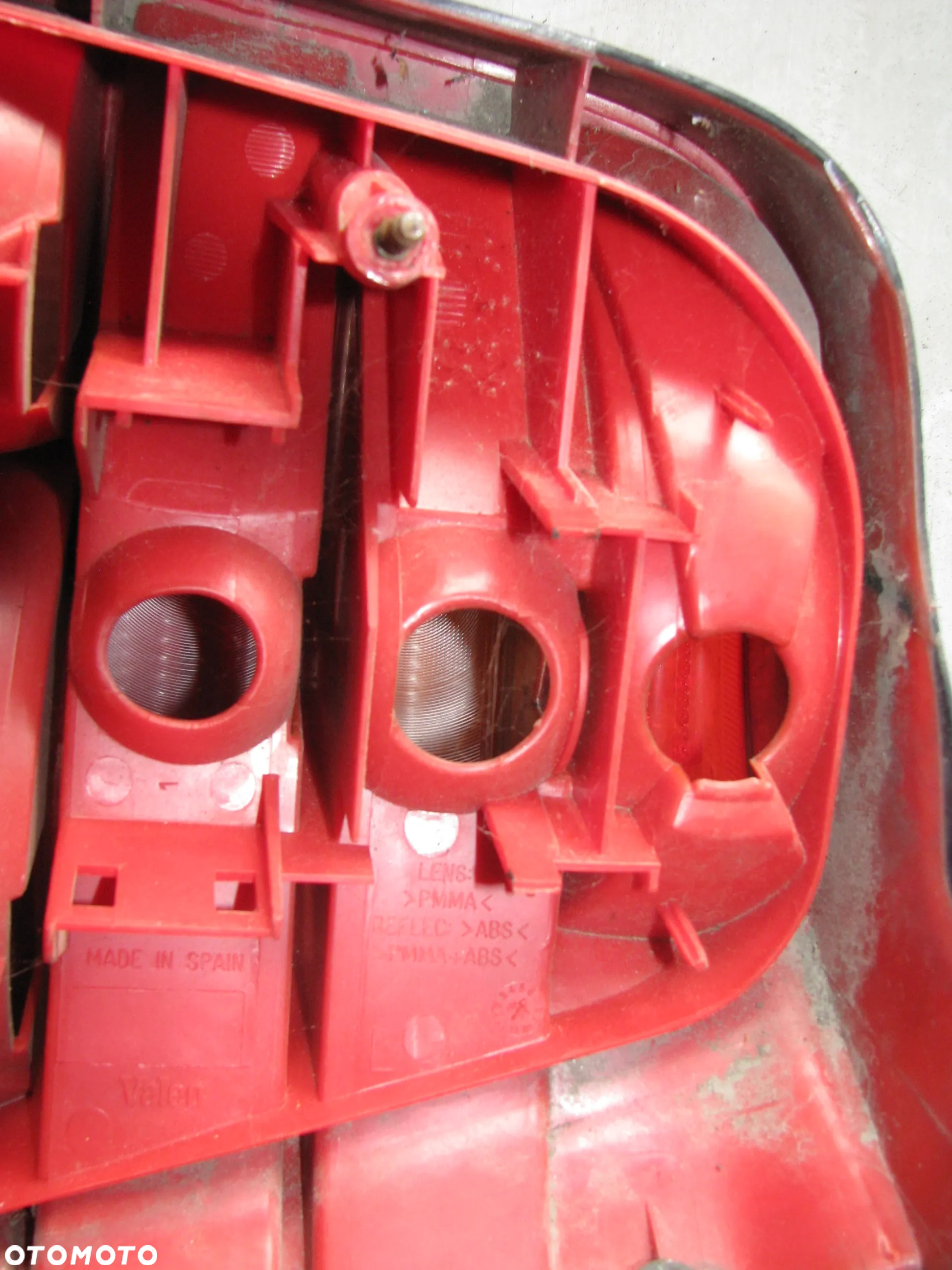 LAMPA TYLNA LEWA VOLKSWAGEN GOLF IV - 5