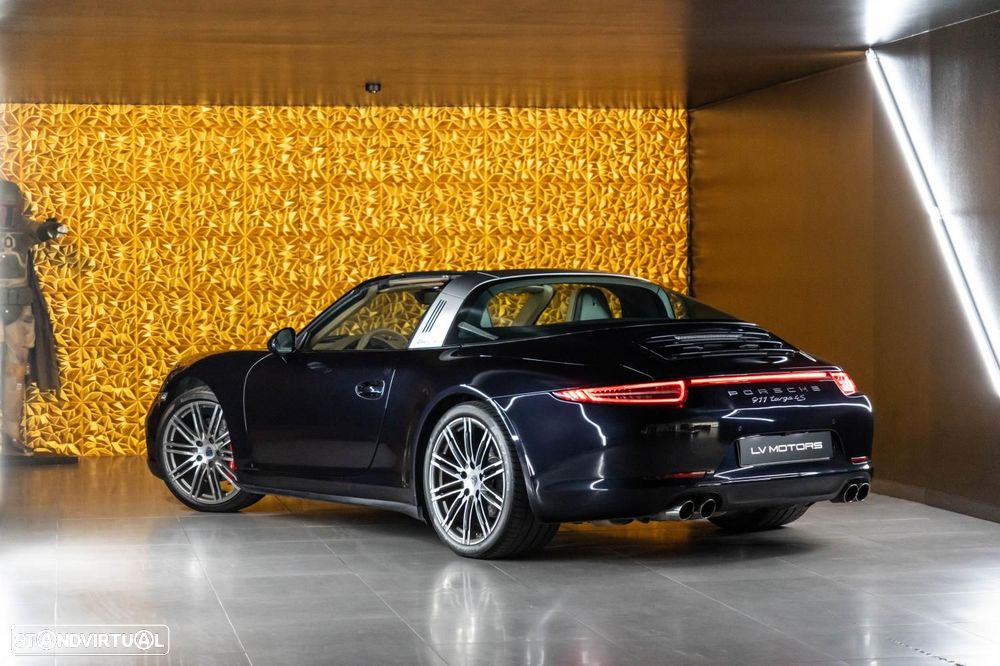 Porsche 911 Série F - 16