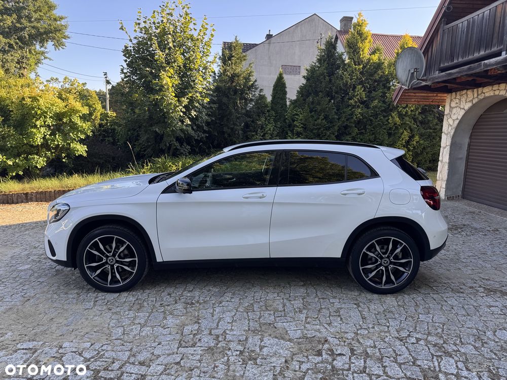 Mercedes-Benz GLA - 4