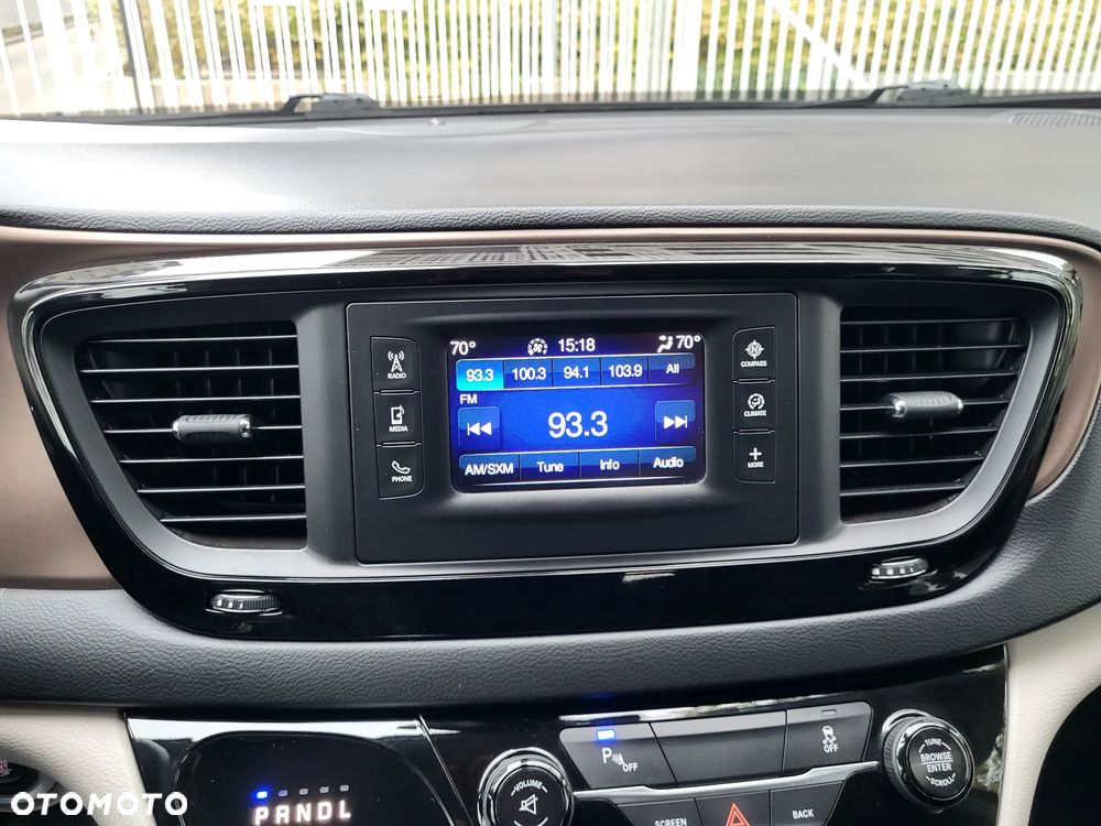 Chrysler Pacifica - 12
