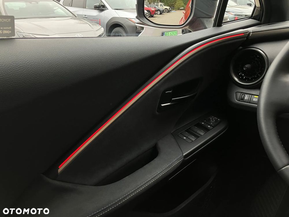 Toyota C-HR 2.0 PHEV Dynamic Force Executive - 26