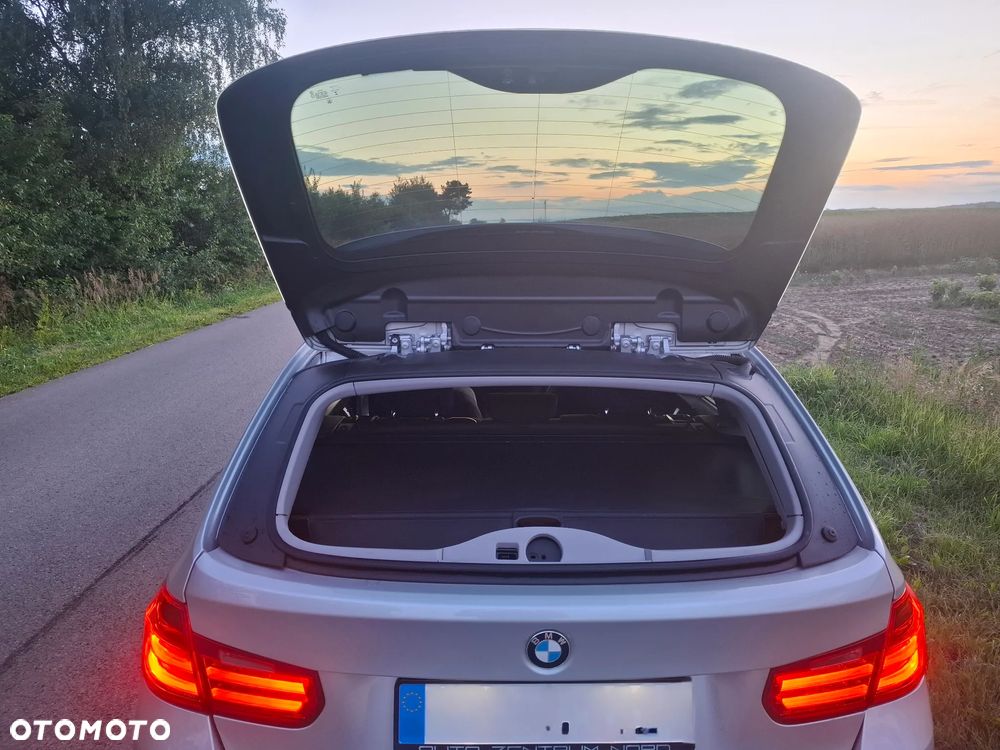 BMW Seria 3 320d Sport Line - 9