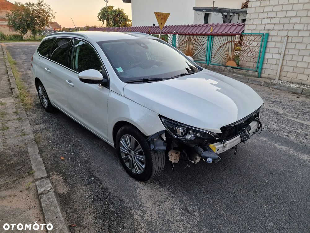 Peugeot 308 PureTech 130 GPF EAT8 Stop & Start Allure Pack - 5