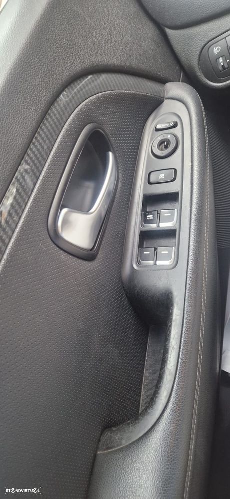 Kia Carens 1.7 CRDi ISG TX - 8