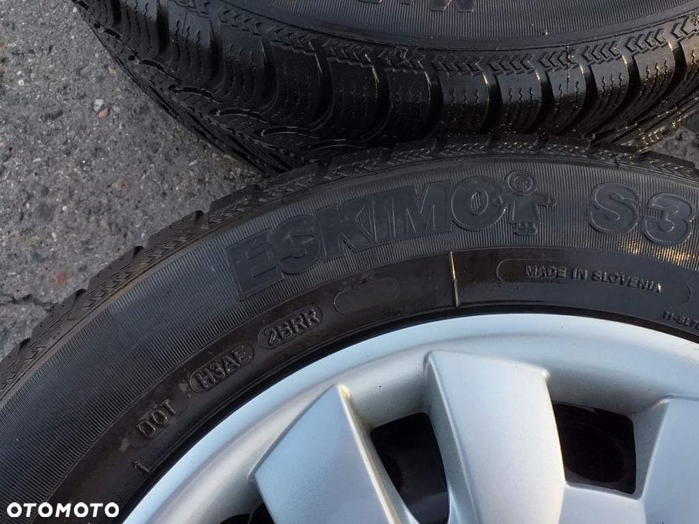 Koła Felgi 15 cali 5x114 kołpaki z oponami zimowymi Renault Megane - 11