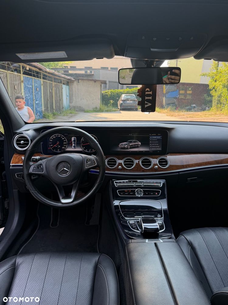Mercedes-Benz Klasa E 300 9G-TRONIC AMG Line - 11