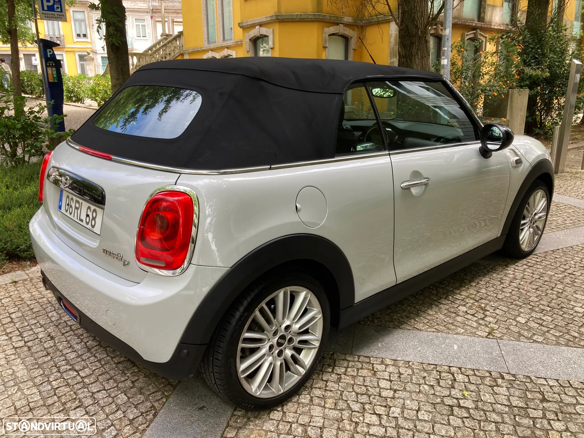MINI Cabrio Cooper D - 4