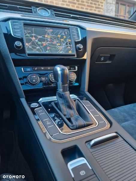 Volkswagen Passat - 4