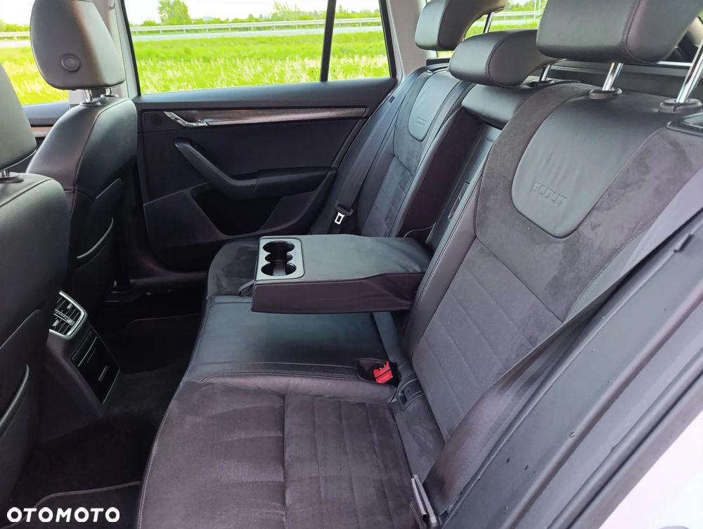 Skoda Octavia 2.0 TDI 4x4 Scout - 24