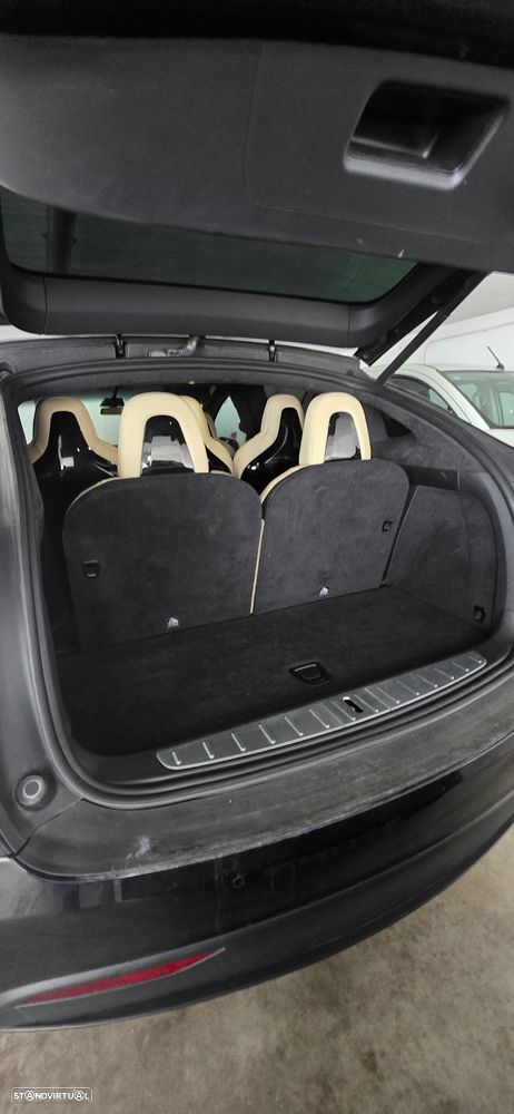 Tesla Model X - 12