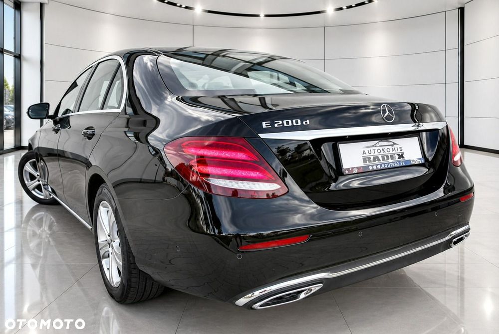 Mercedes-Benz Klasa E 200 d 9G-TRONIC - 32