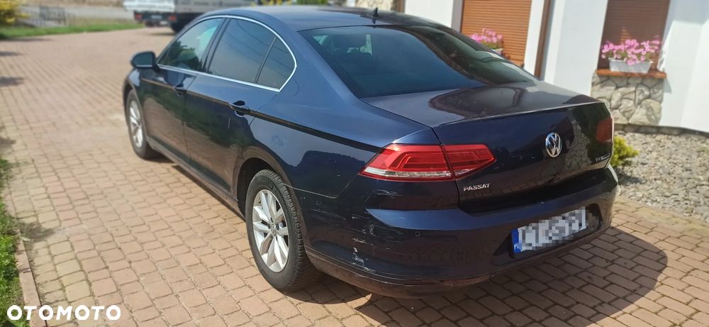 Volkswagen Passat 1.6 TDI SCR DSG Comfortline - 3