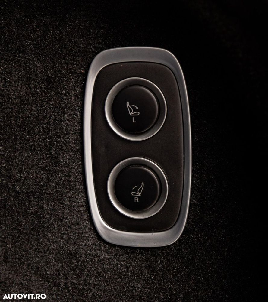 Aston Martin DBX - 40