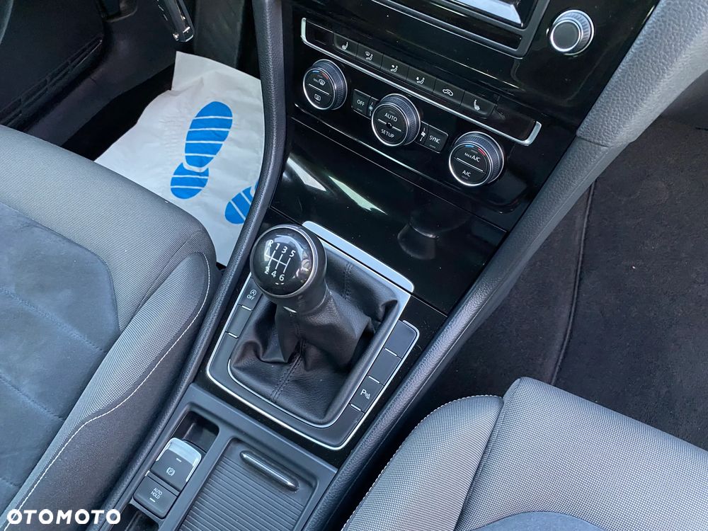 Volkswagen Golf 1.4 TSI BlueMotion Technology Comfortline - 14
