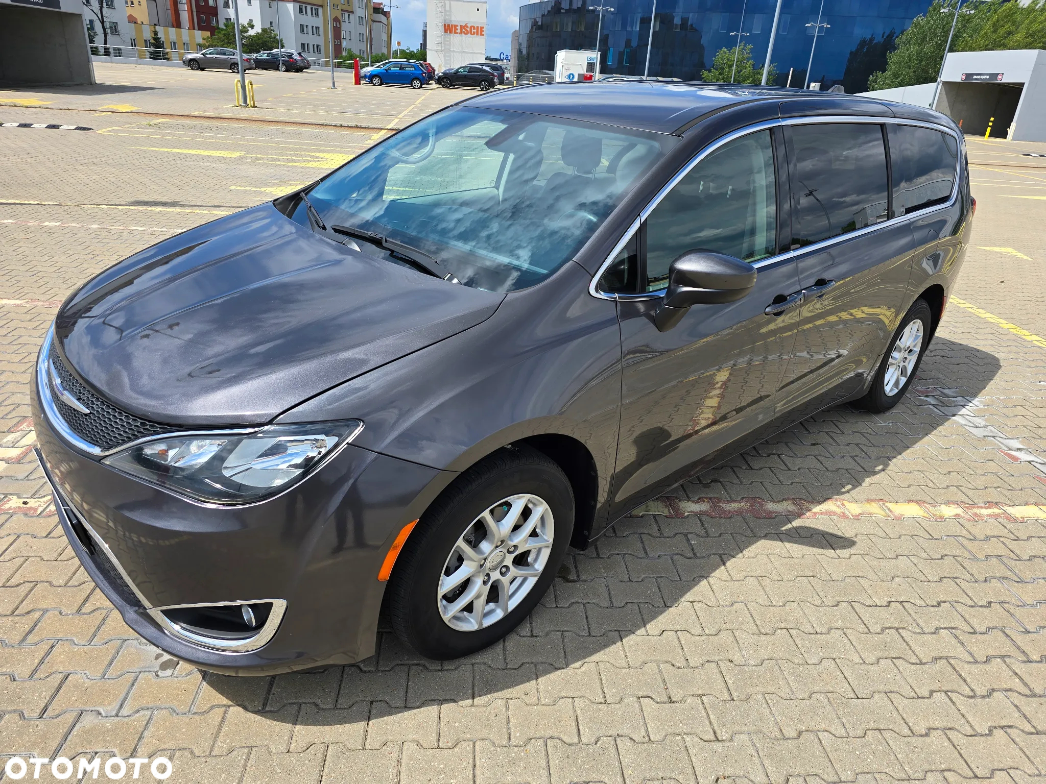Chrysler Pacifica - 2